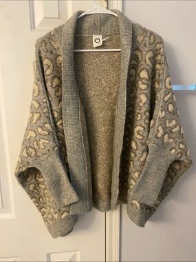 Akemi + Kin Open-Front Leopard Print Cardigan Sweater - Gray/Cream